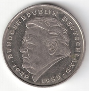 Продаю юбилейную монету 2 марки ФРГ  1990 года J Франц-Йозеф Штраус